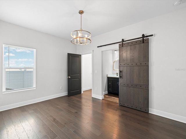 2107 W CHERRY STREET, Tampa, FL 33607