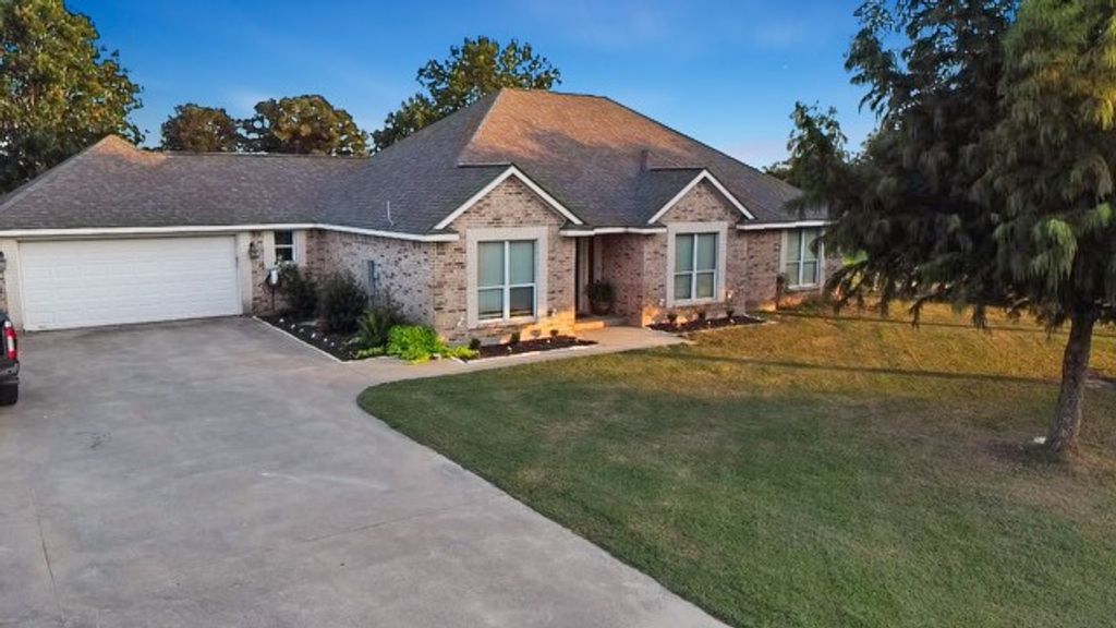 214 Apache Drive, Franklin, TX 77856