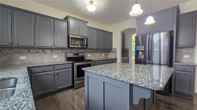 489 Green Arbor Lane, Winston-salem, NC 27103