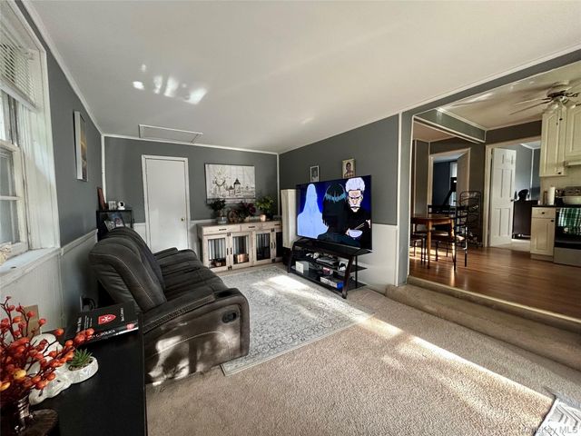 302 McCall Avenue, West Islip, NY 11795