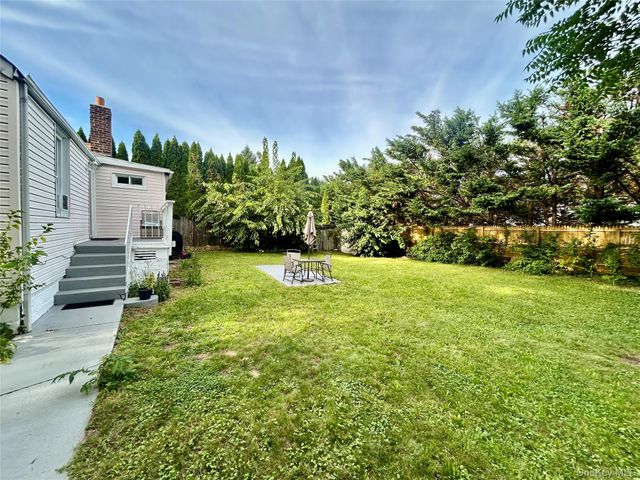 302 McCall Avenue, West Islip, NY 11795