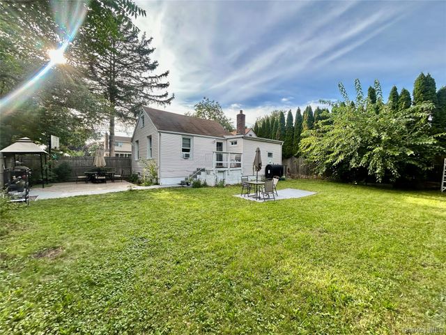 302 McCall Avenue, West Islip, NY 11795