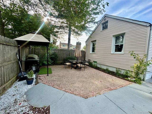 302 McCall Avenue, West Islip, NY 11795