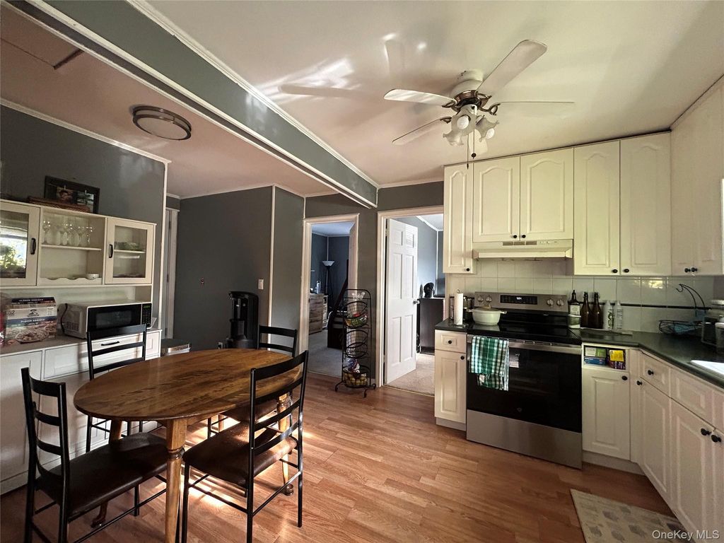 302 McCall Avenue, West Islip, NY 11795 — photo 4