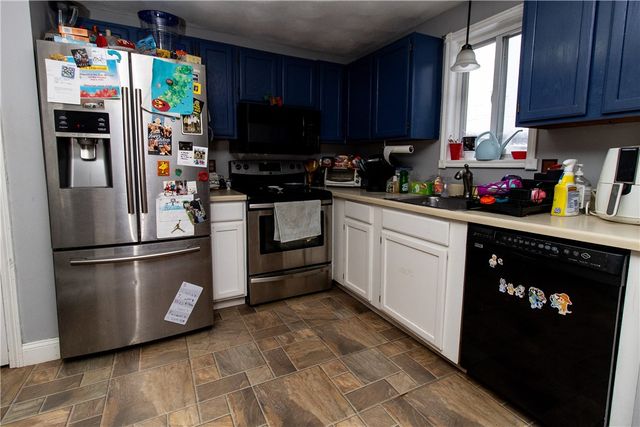 2 Kings Forest Lane, West Warwick, RI 02893