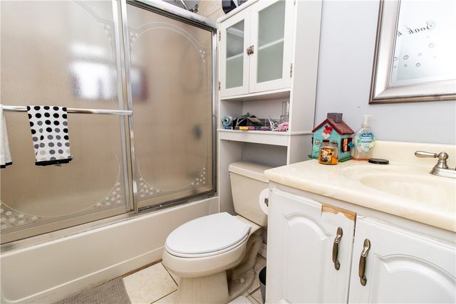 2 Kings Forest Lane, West Warwick, RI 02893