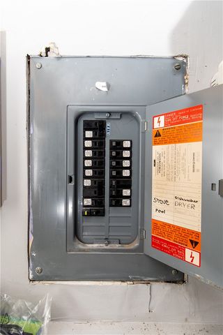 2 Kings Forest Lane, West Warwick, RI 02893