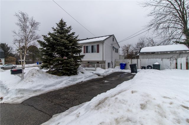 2 Kings Forest Lane, West Warwick, RI 02893