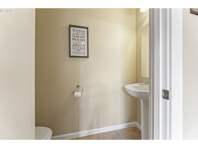 891 Kentucky Ave, Coos Bay, OR 97420