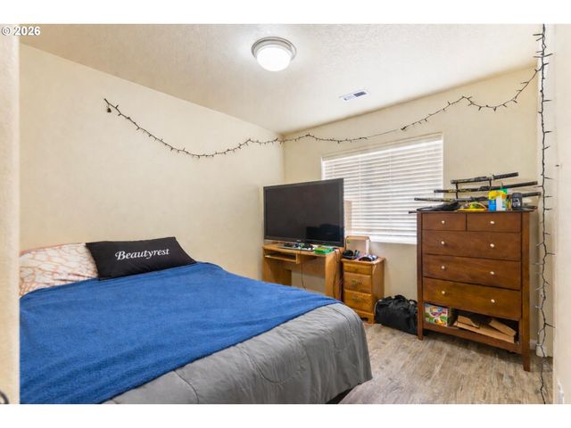 891 Kentucky Ave, Coos Bay, OR 97420