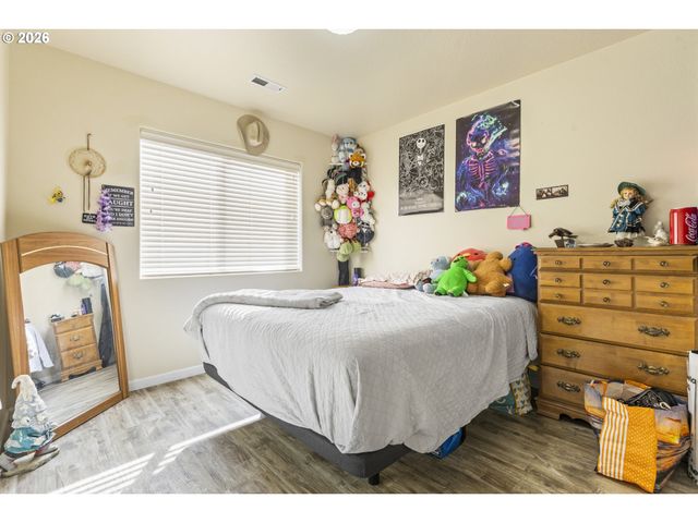 891 Kentucky Ave, Coos Bay, OR 97420