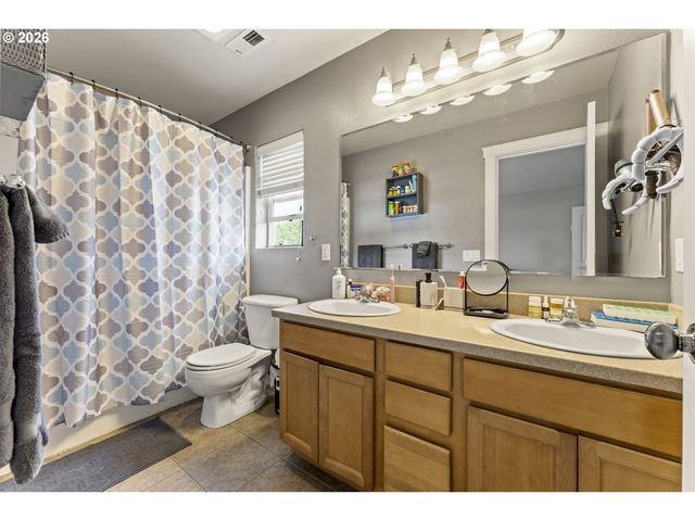 891 Kentucky Ave, Coos Bay, OR 97420