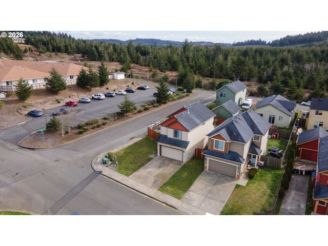 891 Kentucky Ave, Coos Bay, OR 97420