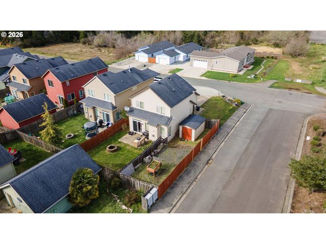 891 Kentucky Ave, Coos Bay, OR 97420