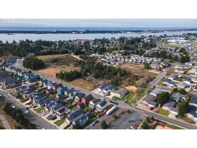 891 Kentucky Ave, Coos Bay, OR 97420