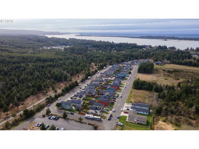 891 Kentucky Ave, Coos Bay, OR 97420