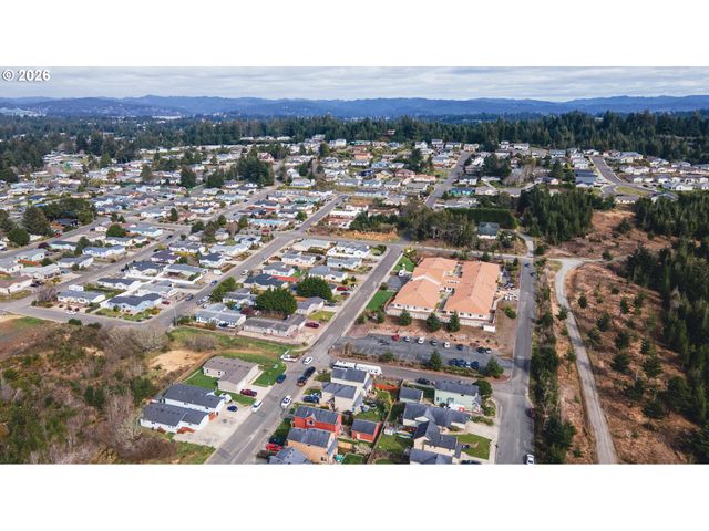 891 Kentucky Ave, Coos Bay, OR 97420