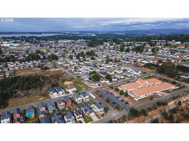 891 Kentucky Ave, Coos Bay, OR 97420