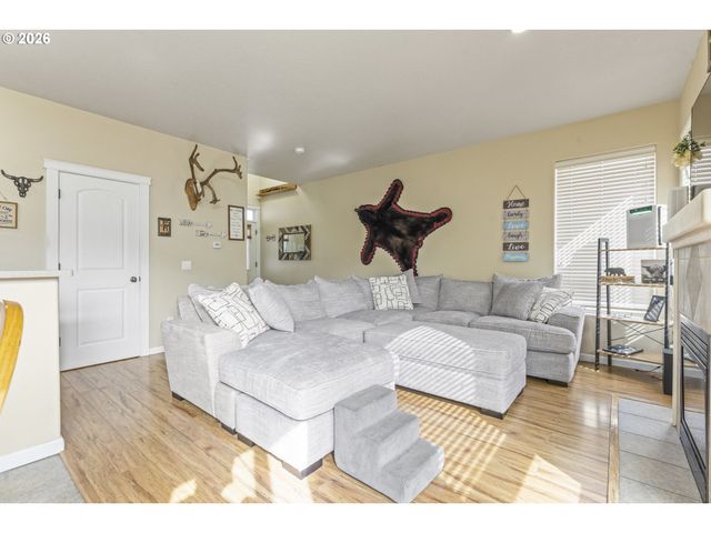 891 Kentucky Ave, Coos Bay, OR 97420