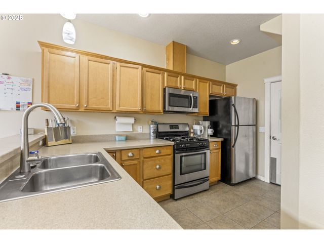 891 Kentucky Ave, Coos Bay, OR 97420