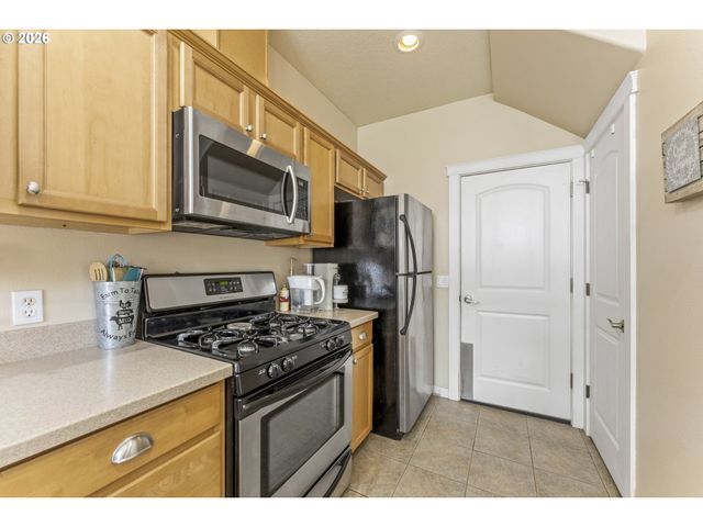 891 Kentucky Ave, Coos Bay, OR 97420