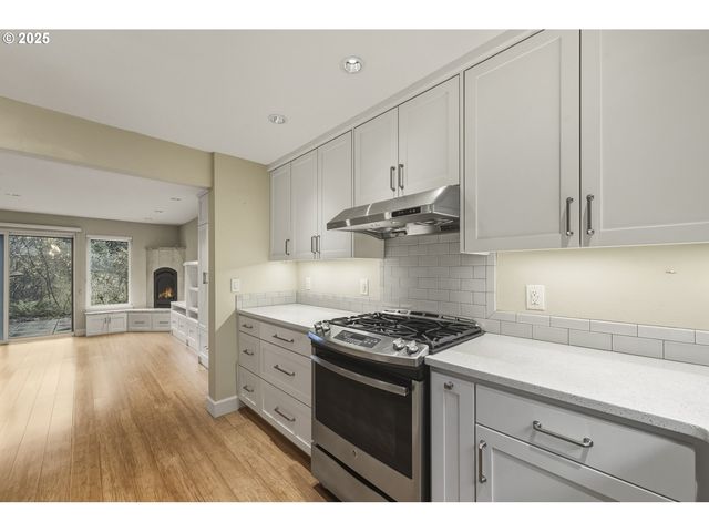 4387 Sw 94TH Ave, Portland, OR 97225