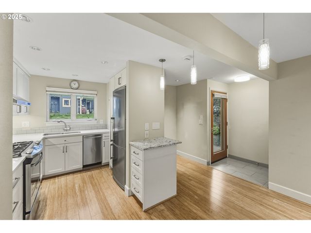 4387 Sw 94TH Ave, Portland, OR 97225