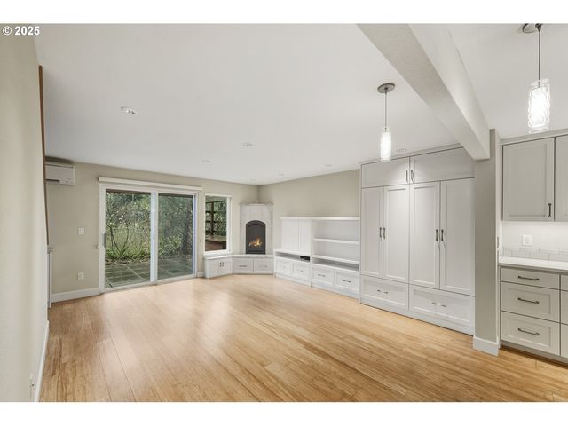 4387 Sw 94TH Ave, Portland, OR 97225