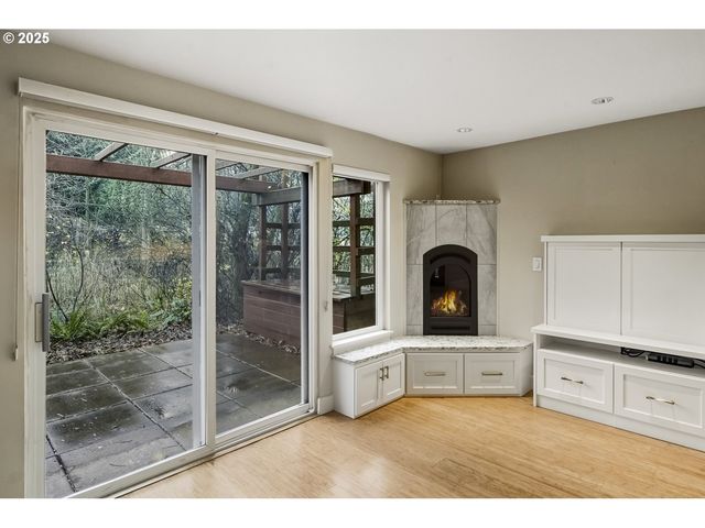 4387 Sw 94TH Ave, Portland, OR 97225