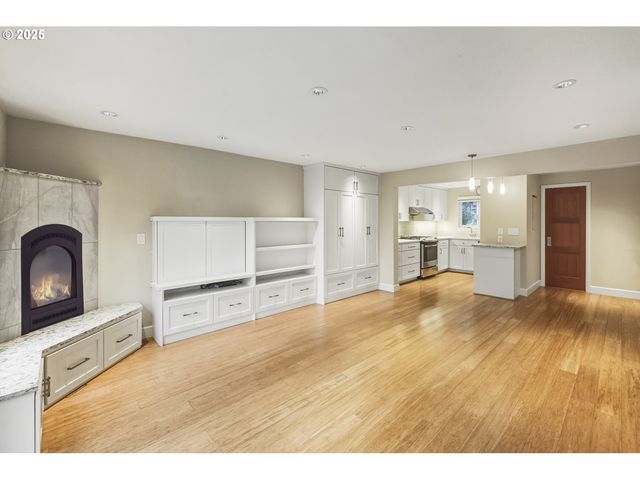 4387 Sw 94TH Ave, Portland, OR 97225