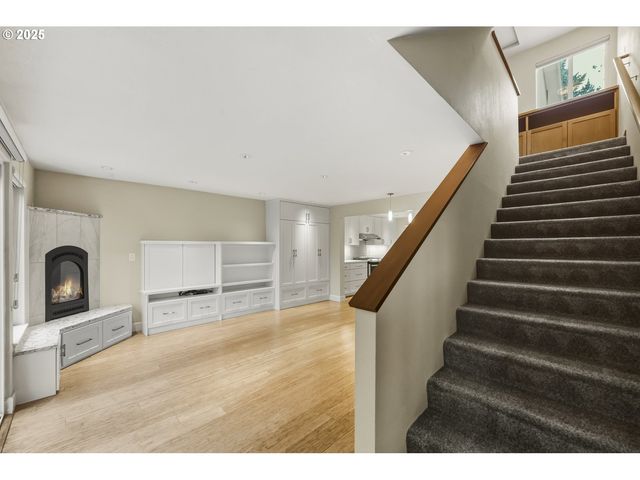 4387 Sw 94TH Ave, Portland, OR 97225