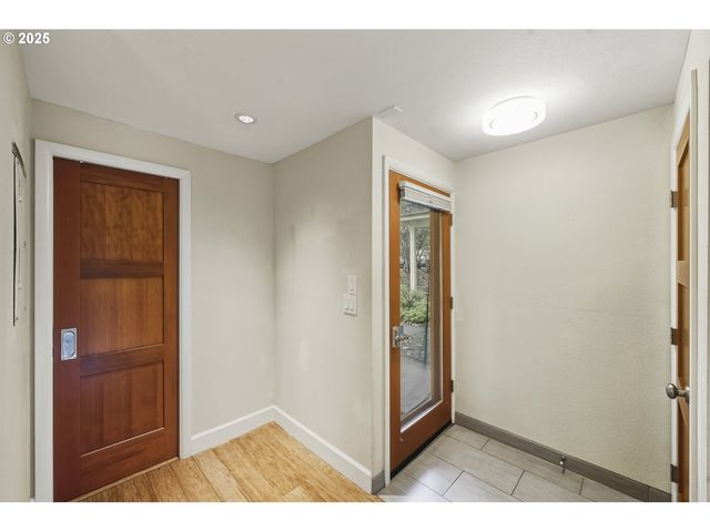 4387 Sw 94TH Ave, Portland, OR 97225