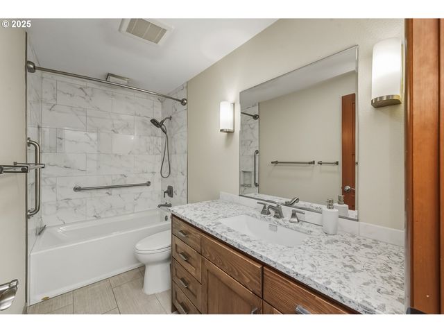 4387 Sw 94TH Ave, Portland, OR 97225