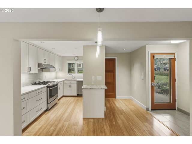 4387 Sw 94TH Ave, Portland, OR 97225