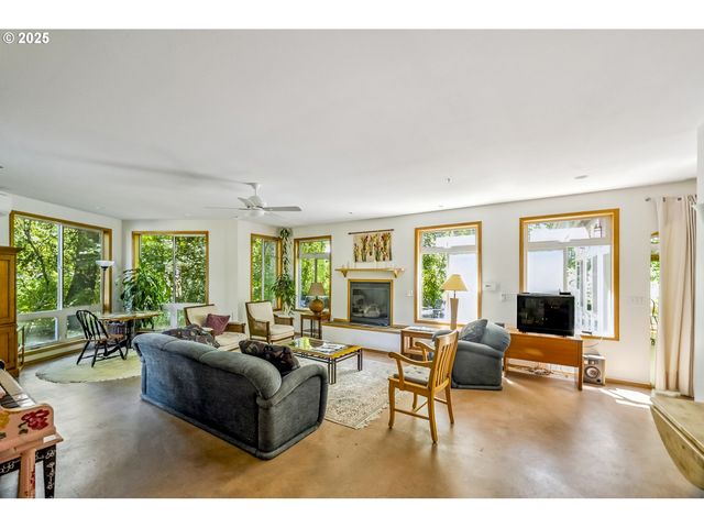 4387 Sw 94TH Ave, Portland, OR 97225