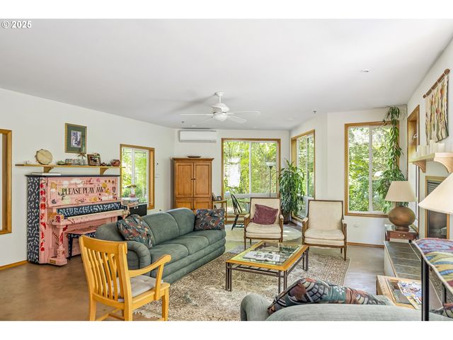 4387 Sw 94TH Ave, Portland, OR 97225