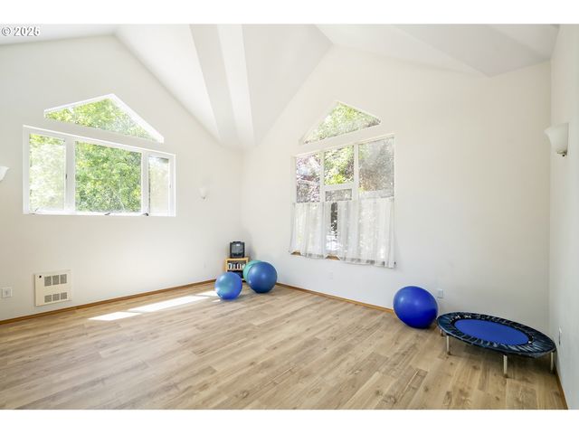 4387 Sw 94TH Ave, Portland, OR 97225