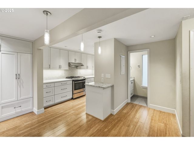 4387 Sw 94TH Ave, Portland, OR 97225