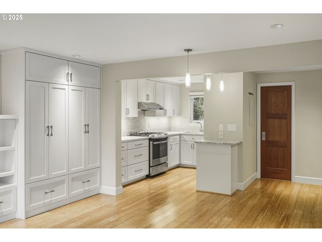 4387 Sw 94TH Ave, Portland, OR 97225