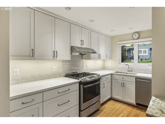 4387 Sw 94TH Ave, Portland, OR 97225