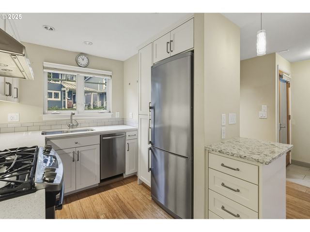 4387 Sw 94TH Ave, Portland, OR 97225