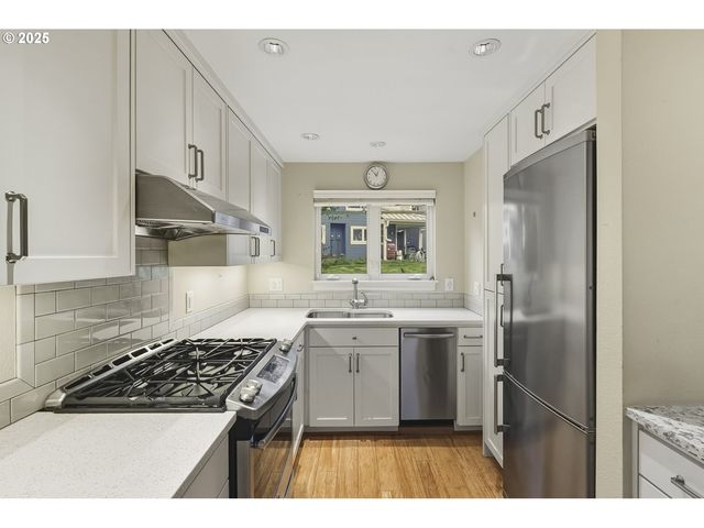 4387 Sw 94TH Ave, Portland, OR 97225