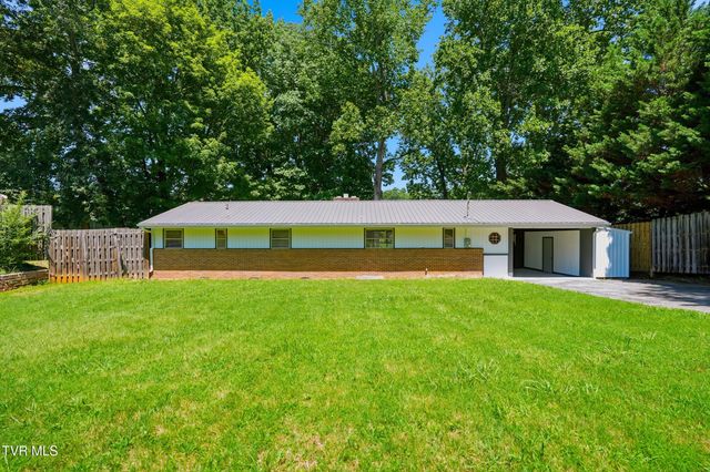 476 Baywood Drive, Piney Flats, TN 37686