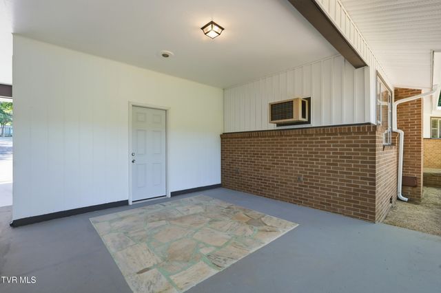 476 Baywood Drive, Piney Flats, TN 37686