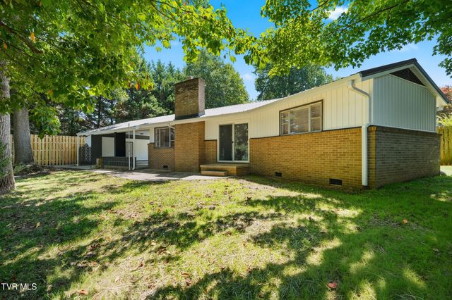 476 Baywood Drive, Piney Flats, TN 37686