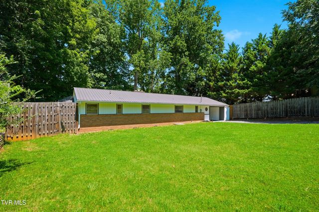 476 Baywood Drive, Piney Flats, TN 37686