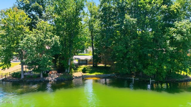 476 Baywood Drive, Piney Flats, TN 37686