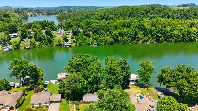 476 Baywood Drive, Piney Flats, TN 37686