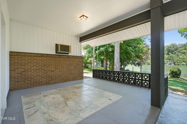 476 Baywood Drive, Piney Flats, TN 37686