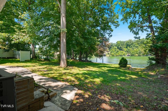 476 Baywood Drive, Piney Flats, TN 37686
